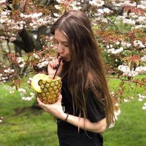 Meet your Posher, Ariela